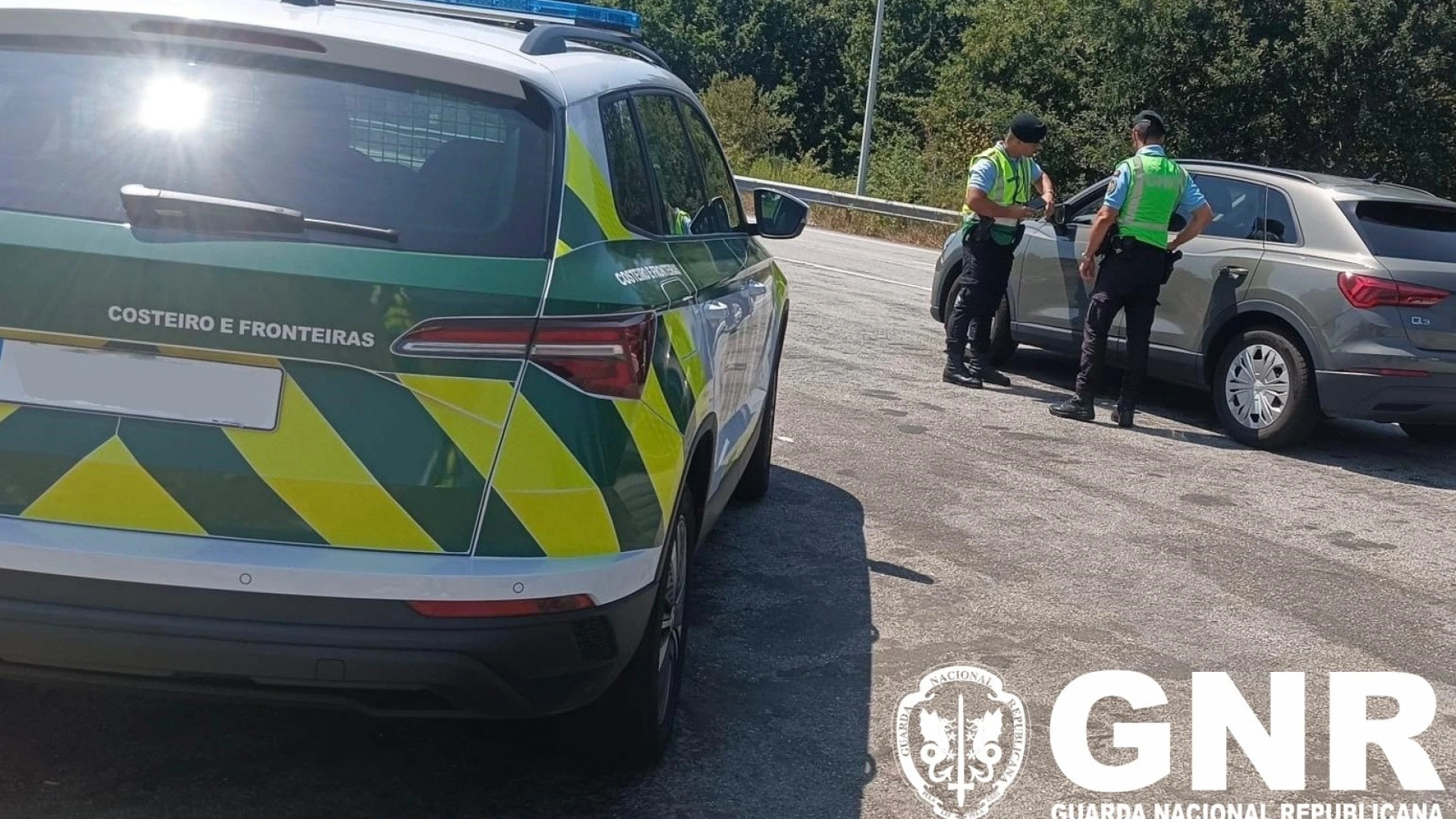 Três cidadãos estrangeiros detidos por permanência irregular em Portugal
