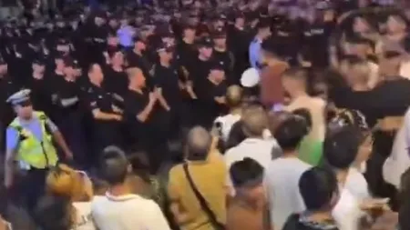 Protestos massivos em Jiangyou pedem justiça por adolescente agredida