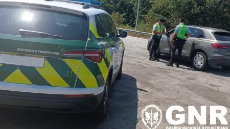 Três cidadãos estrangeiros detidos por permanência irregular em Portugal