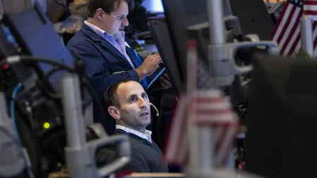 Wall Street apresenta desempenho misto após ameaça de tarifas