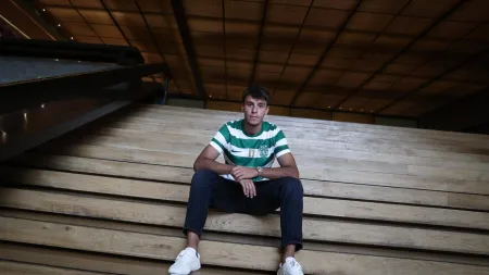Sporting confirma a contratação de Vagiannidis