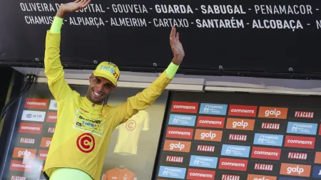 Rafael Reis conquista o prólogo e inicia a Volta a Portugal de amarelo