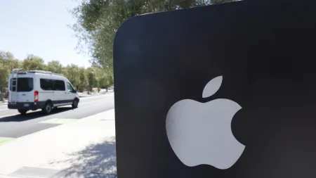 Wall Street termina em alta com Apple a liderar em investimento massivo