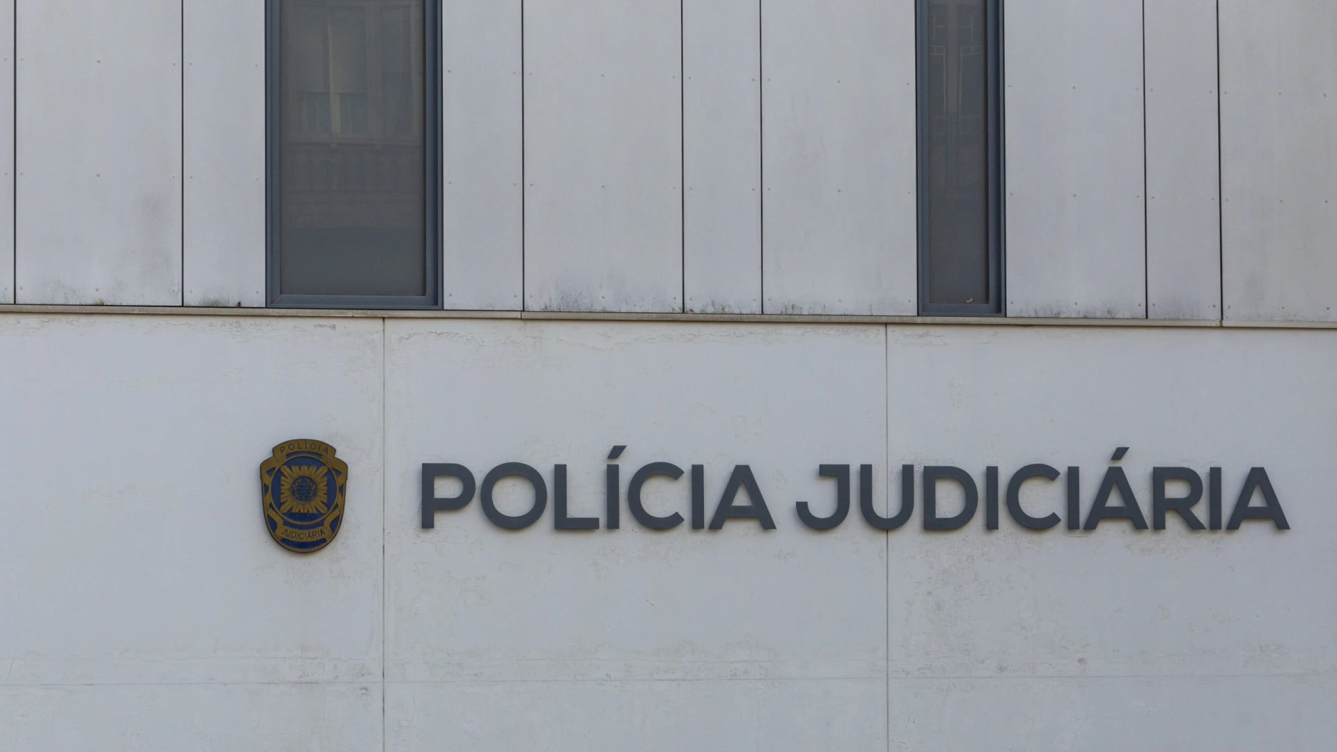 Funcionário escolar detido por abusos sexuais em Abrantes