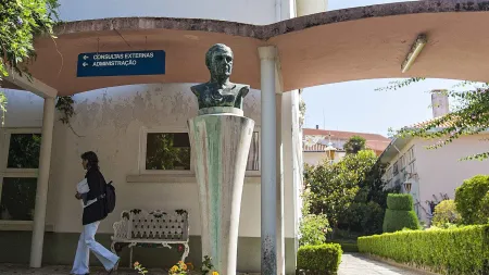 Médicos da Maternidade Bissaya Barreto Declaram Escusas de Responsabilidade em Faces de Sobrecarga