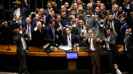 Extremistas ocupam Congresso brasileiro em protesto por amnistia