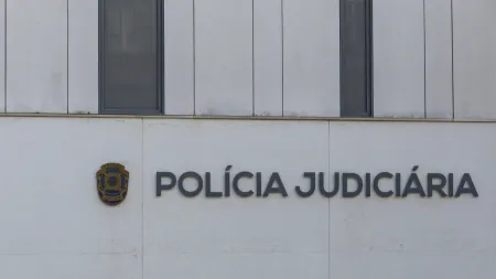 Funcionário escolar detido por abusos sexuais em Abrantes