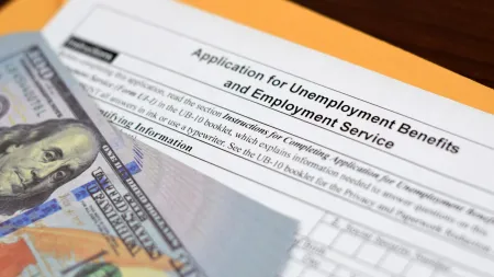 Aumento nos pedidos de subsídio de desemprego nos EUA atinge 226.000