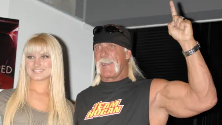 Brooke Hogan justifica ausência no funeral do pai, Hulk Hogan