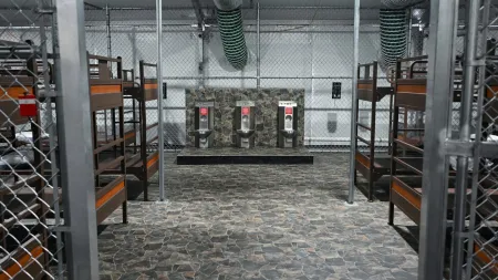 Justiça norte-americana suspende construção de centro de detenção em Florida