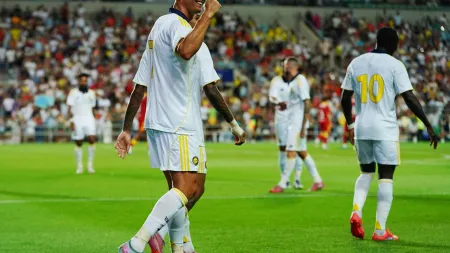 Cristiano Ronaldo brilha e leva Al Nassr a uma vitória convincente