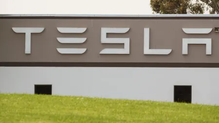 Elon Musk propõe melhorias no design de 'chips' da Tesla