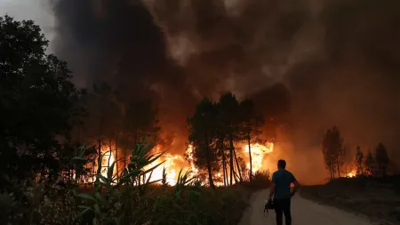 Incêndio em Ribeira de Pena poderá ser controlado até ao final da manhã