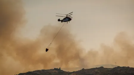 Incêndios em Ribeira de Pena e Alvite sob Controle com Mobilização de Bombeiros