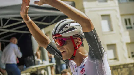 Isaac del Toro coroado campeão da Volta a Burgos após emocionante etapa final