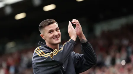 Sesko chega ao Manchester United e complica futuro de Hojlund