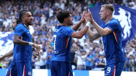 Chelsea surpreende AC Milan em jogo marcado por autogolo e expulsão