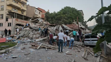 Terramoto de 6,1 provoca destruição no oeste da Turquia