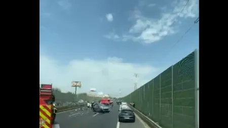 Três veículos colidem na A1 e resultam em feridos