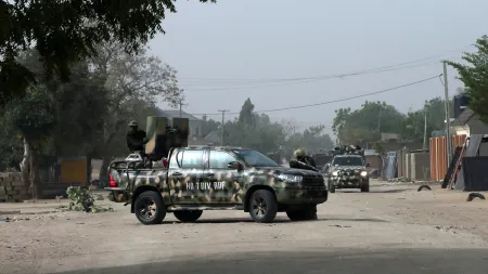 Cinco homens enfrentam acusações de massacre na Nigéria