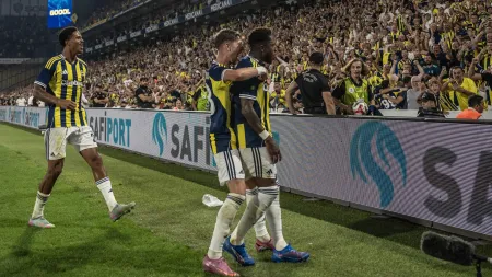 Fred brilha e Fenerbahçe avança, deixa Benfica em suspenso