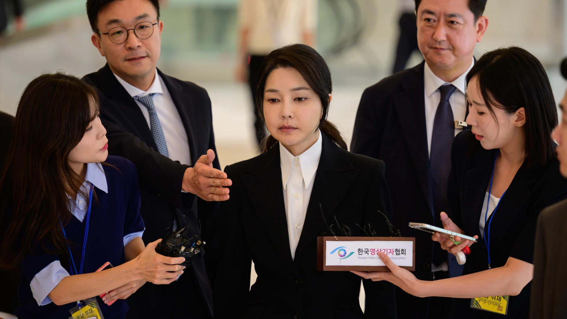 Ex-primeira-dama da Coreia do Sul detida por alegações de corrupção e fraude