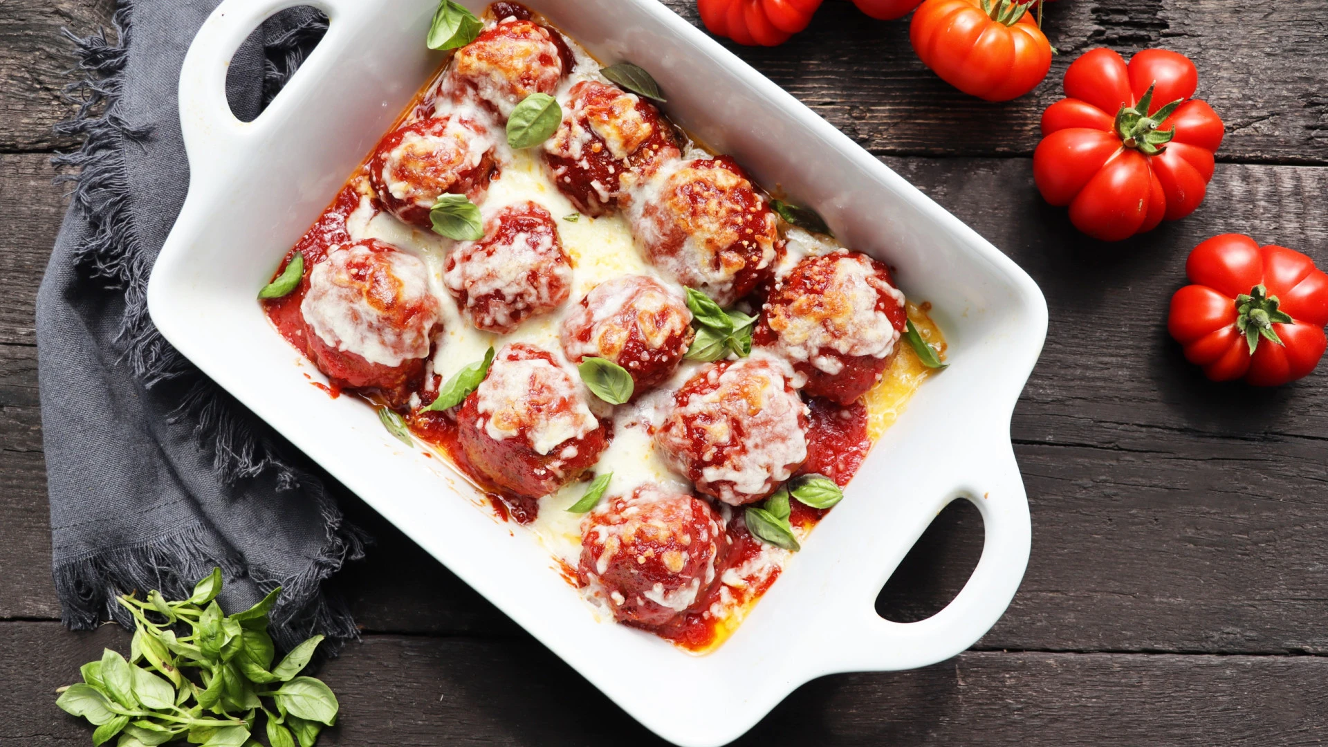 Tomates Assados com Queijo: Acompanhamento Refrescante para o Verão