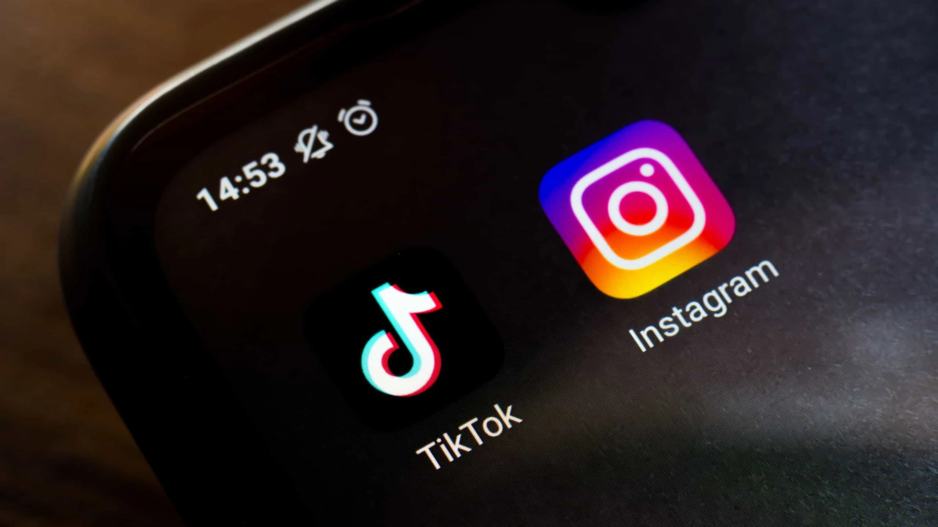 Felca expõe riscos da "adultização" nas redes sociais,Meta e TikTok reagem