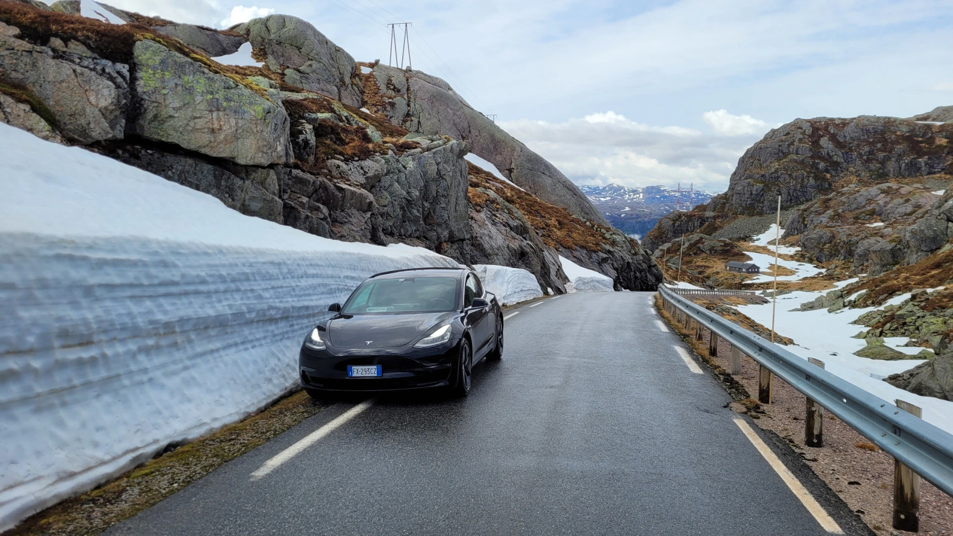 Noruega, Refúgio da Tesla em Tempos Difíceis na Europa