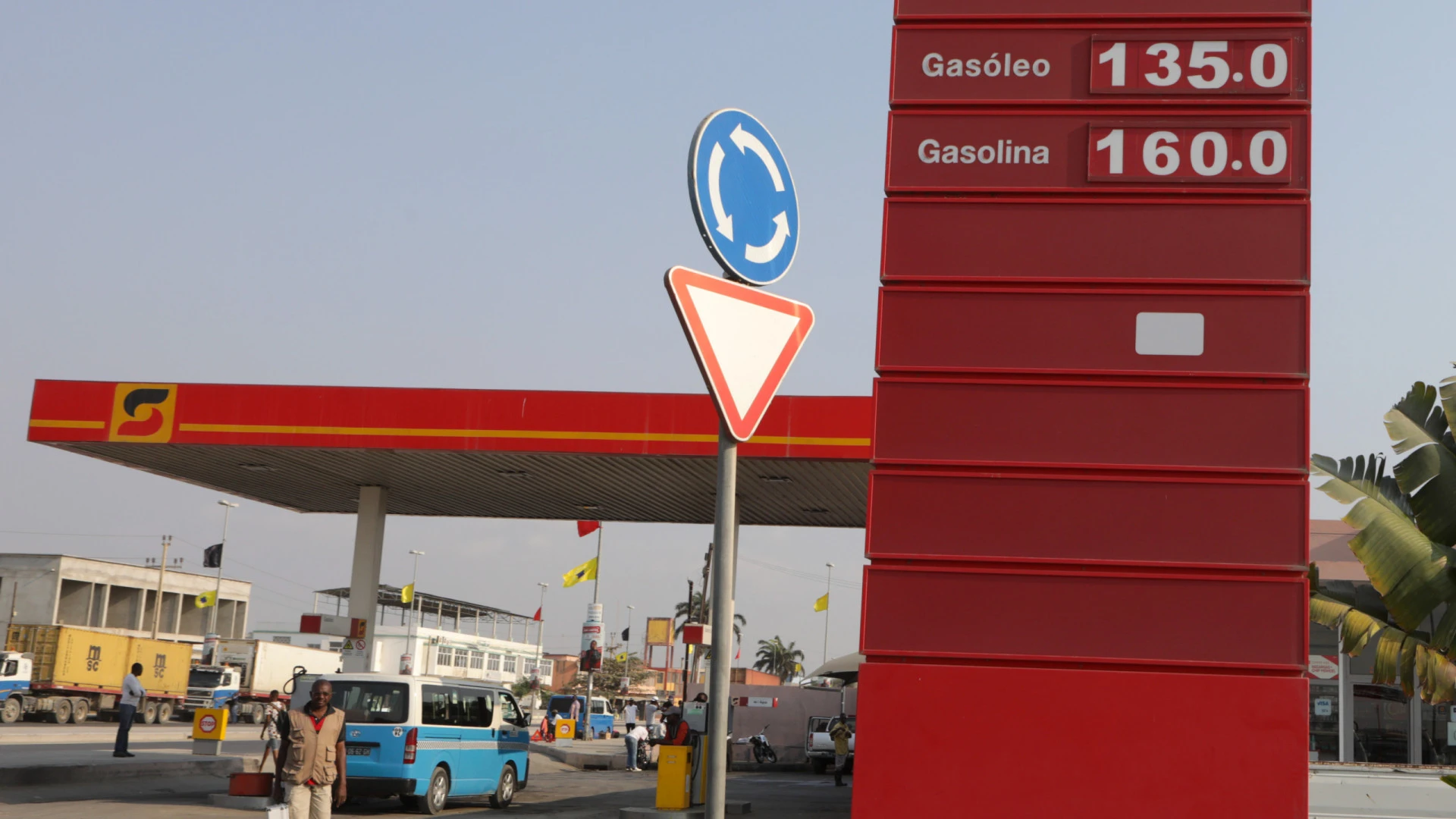 Angola reduz custos de importação de combustível no segundo trimestre