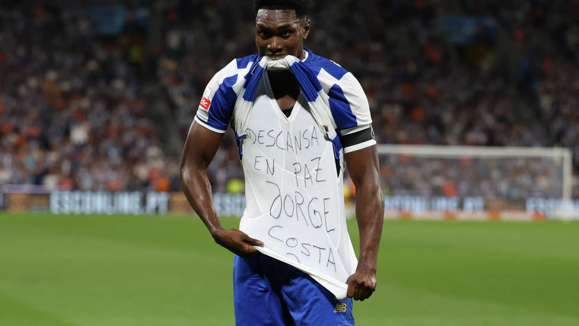 FC Porto penalizado por homenagens a Jorge Costa e infrações em jogo
