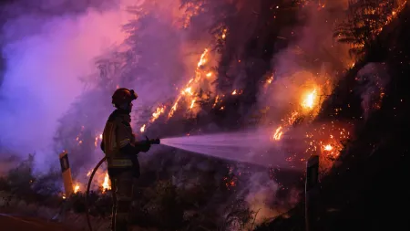 Incêndio em Tabuaço controlado, mas vigilância continua