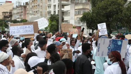 Impacto das Manifestações e Ciclones Reduz PIB de Moçambique em 2024