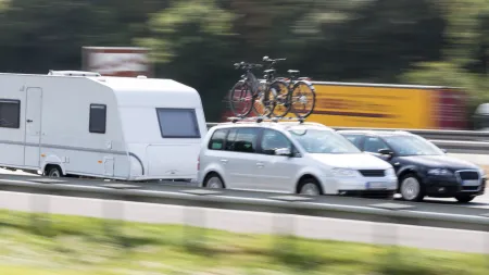 Velocidade nas Estradas: Regras para Caravanas e Autocaravanas