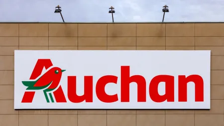 Auchan investe 10 milhões na melhoria salarial, mas trabalhadores exigem mais