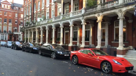 Ação policial em Londres resulta na apreensão de dezenas de carros de luxo