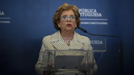 "Ministra da Administração Interna reafirma compromisso em tempos de crise"