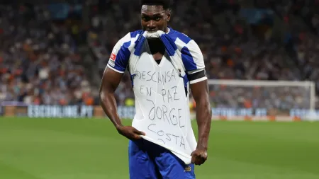 FC Porto penalizado por homenagens a Jorge Costa e infrações em jogo