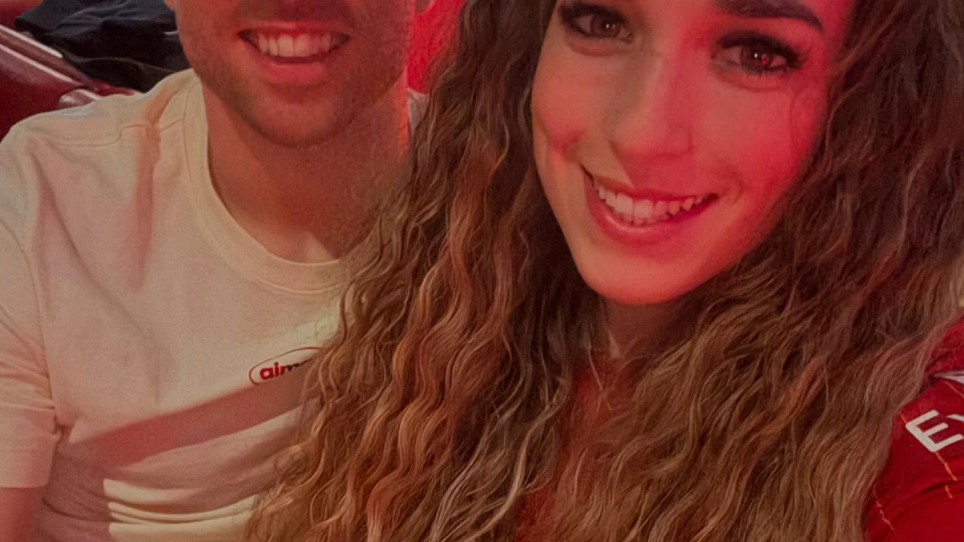 Rute Cardoso e filhos a homenagear Diogo Jota em Anfield
