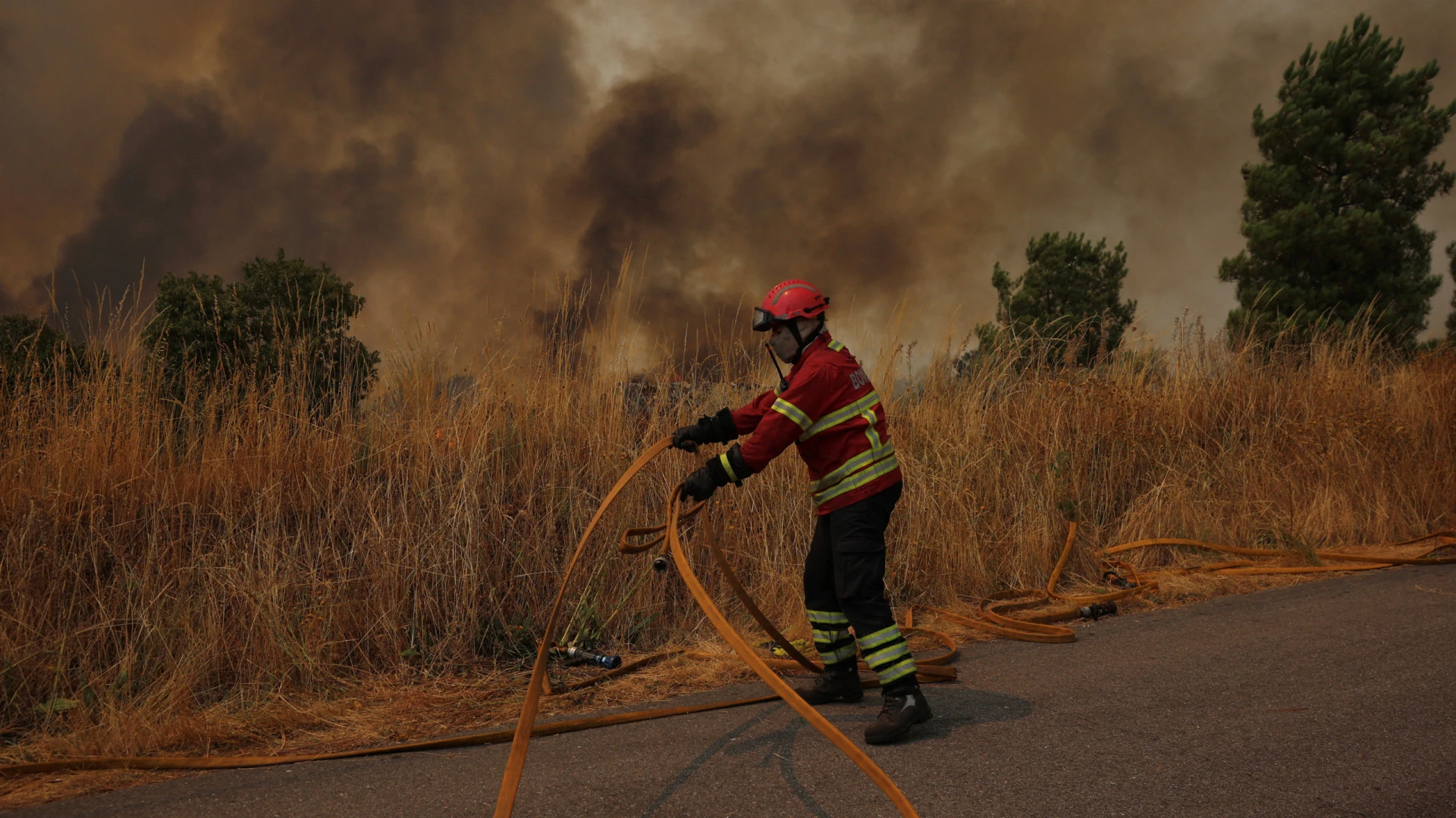 Incêndios de Sátão e Trancoso alastram a Vila Nova de Foz Coa com frentes desafiantes