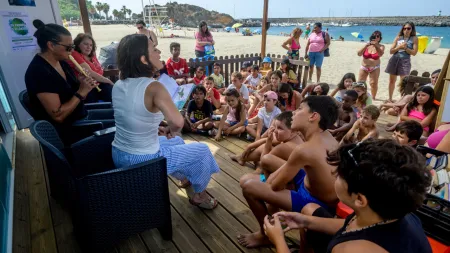 Histórias Mágicas na Praia de Sines Cativam Jovens e Adultos
