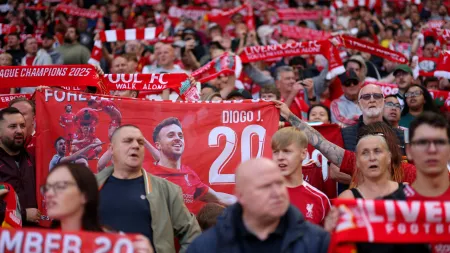 Liverpool presta homenagem a Diogo Jota antes do início da nova temporada