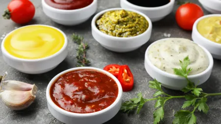 Delicie-se com estes molhos caseiros para os seus churrascos de verão