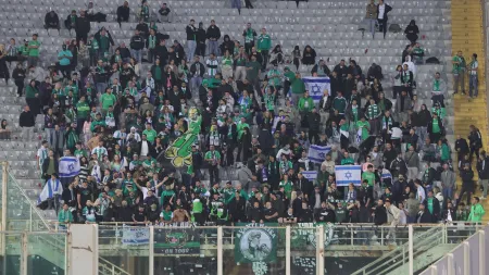 Maccabi Haifa e Raków sob investigação da UEFA por faixa polémica