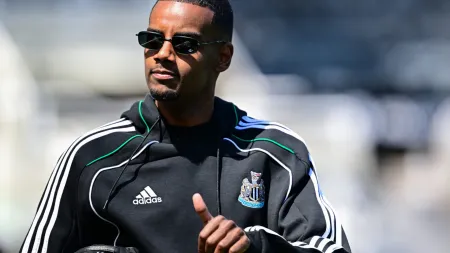Isak ausente e Eddie Howe desvenda: "Não está sob meu controlo..."