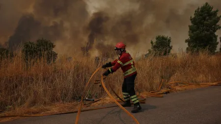 Incêndios de Sátão e Trancoso alastram a Vila Nova de Foz Coa com frentes desafiantes