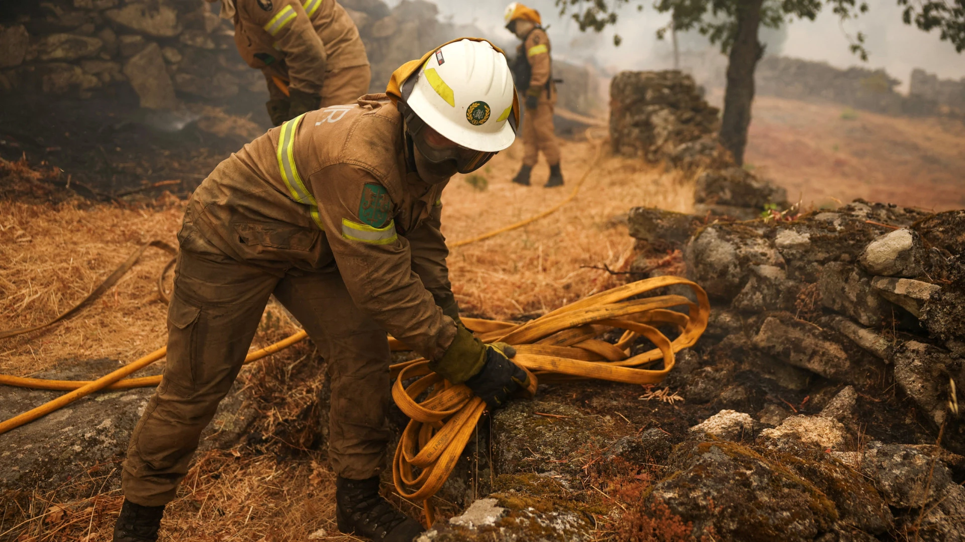 Bombeiros do Dafundo sofrem capotamento em Penedono, quatro feridos leves