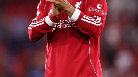 Emoção nas bancadas: Homenagem a Diogo Jota toca corações do Liverpool