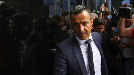 Jorge Mendes e o suporte essencial ao Barcelona: uma operação financeira notável