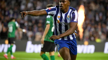 Samu Aghehowa fora dos planos do Newcastle?